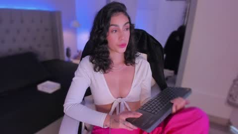 Snapshot of arikohler chatting on 12-13-24, 09:30 AriKohler online show from 12-13-24, 09:30