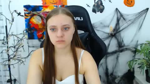 Snapshot of arinabelle chatting on 10-24-25, 03:36 arinabelle online show from 10-24-25, 03:36