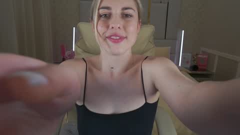 Snapshot of arishkalulu chatting on 01-17-25, 11:27 Arishka online show from 01-17-25, 11:27