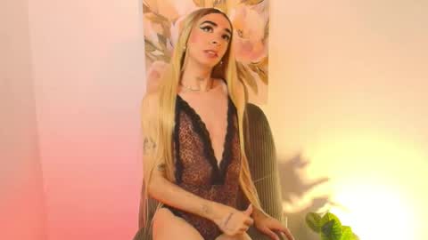 Snapshot of arivega chatting on 05-12-26, 04:20 Nice to meet you thumb up me please its important I LOOK MY BIO DOWN online show from 05-12-26, 04:20