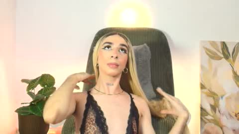 Snapshot of arivega chatting on 06-05-26, 06:52 Nice to meet you thumb up me please its important I LOOK MY BIO DOWN online show from 06-05-26, 06:52