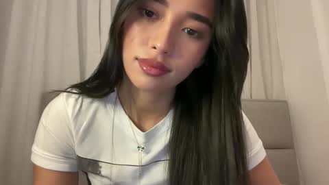 Snapshot of arivonne chatting on 11-17-25, 03:07 Lily online show from 11-17-25, 03:07