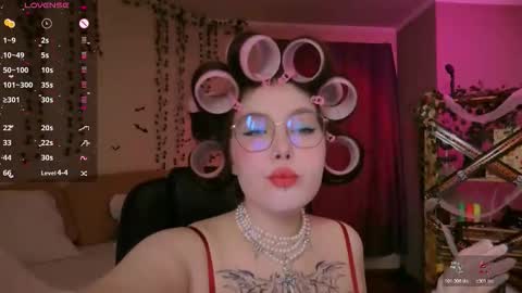 Astrid online show from 10-28-25, 01:53