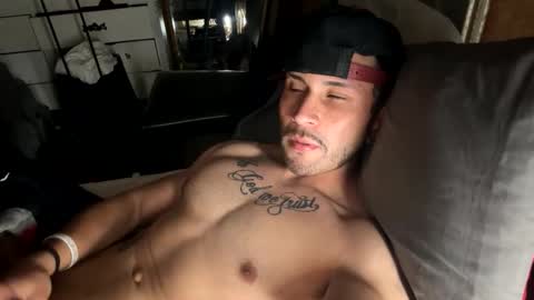 aroddriguezz2020 online show from 11-30-25, 01:48