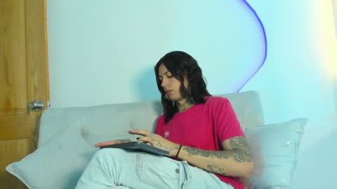 Snapshot of arohomlester_ chatting on 04-24-26, 01:46 ARON online show from 04-24-26, 01:46
