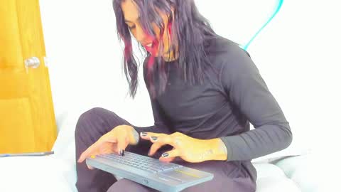 Snapshot of arohomlester_ chatting on 04-28-26, 02:22 ARON online show from 04-28-26, 02:22