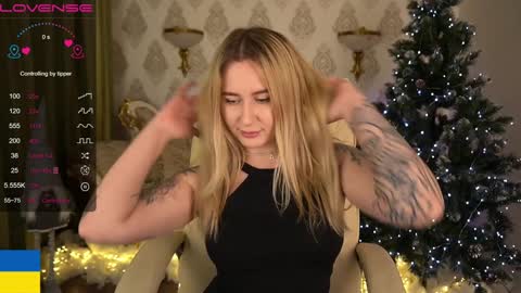 Snapshot of arolinanight chatting on 12-19-24, 03:51 AROLINA online show from 12-19-24, 03:51