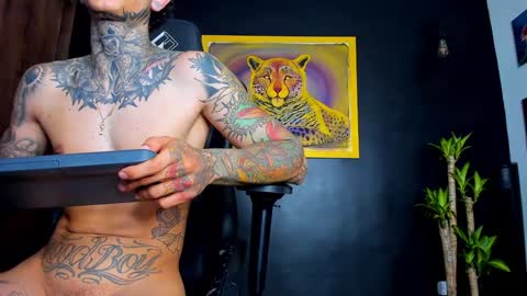 Snapshot of aron_ford chatting on 12-17-24, 02:44 Aron ford online show from 12-17-24, 02:44