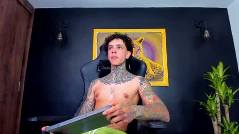 Snapshot of aron_ford chatting on 01-05-25, 07:17 Aron ford online show from 01-05-25, 07:17