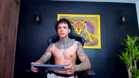 Snapshot of aron_ford chatting on 01-20-25, 12:39 Aron ford online show from 01-20-25, 12:39