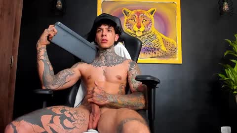 Snapshot of aron_ford chatting on 01-22-25, 11:10 Aron ford online show from 01-22-25, 11:10