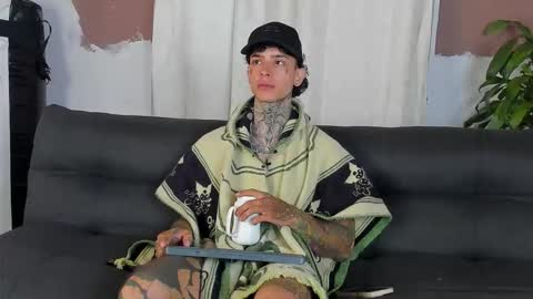 Snapshot of aron_ford chatting on 10-06-25, 11:51 Aron ford online show from 10-06-25, 11:51