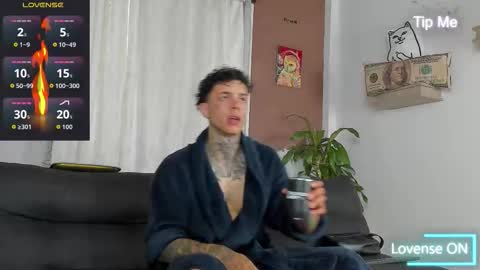 Snapshot of aron_ford chatting on 10-19-25, 12:17 Aron ford online show from 10-19-25, 12:17