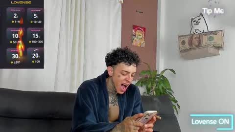 Snapshot of aron_ford chatting on 10-22-25, 11:43 Aron ford online show from 10-22-25, 11:43