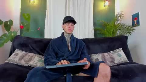 Snapshot of aron_ford chatting on 06-09-26, 12:11 Aron ford online show from 06-09-26, 12:11