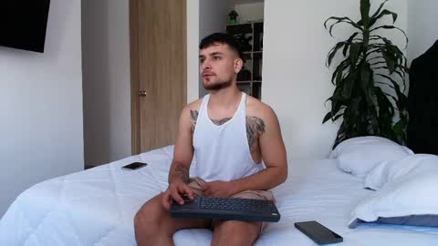 Snapshot of aron_santoro1 chatting on 05-09-26, 06:46 Aron Santoro online show from 05-09-26, 06:46
