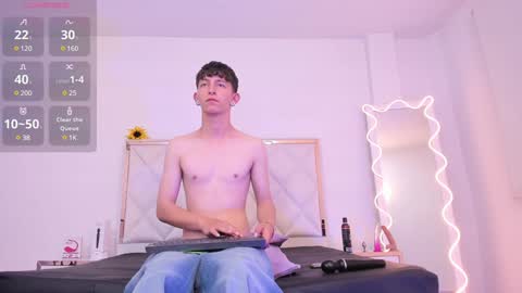 Snapshot of aron_tay chatting on 12-22-24, 10:06  your aron  online show from 12-22-24, 10:06