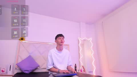 Snapshot of aron_tay chatting on 12-28-24, 02:54  your aron  online show from 12-28-24, 02:54