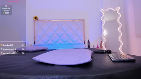 Snapshot of aron_tay chatting on 01-10-25, 09:23  your aron  online show from 01-10-25, 09:23