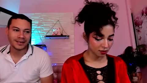 Snapshot of aronandmoli chatting on 05-25-26, 11:49 aronandmoli online show from 05-25-26, 11:49