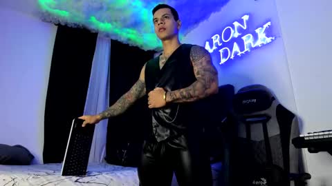Snapshot of arondark chatting on 02-09-25, 11:47 DarkMaster online show from 02-09-25, 11:47