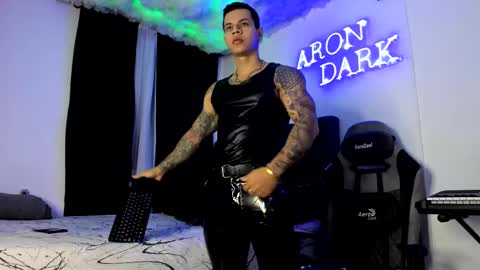 Snapshot of arondark chatting on 02-11-25, 11:43 DarkMaster online show from 02-11-25, 11:43