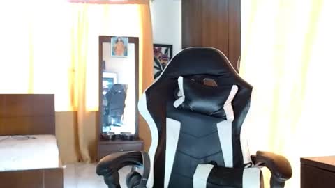 aronmiller online show from 12-22-25, 03:31