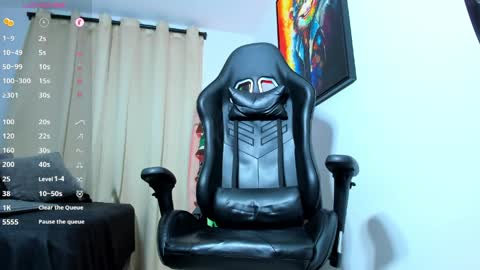 Snapshot of aronvillegas chatting on 04-23-26, 02:02 online show from 04-23-26, 02:02