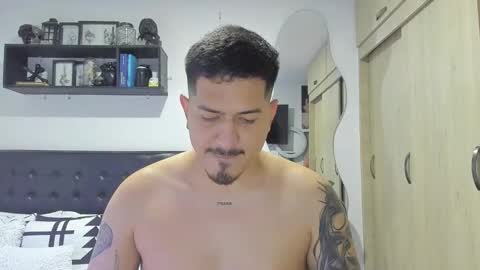 ARON  Independent model  online show from 10-31-25, 01:28