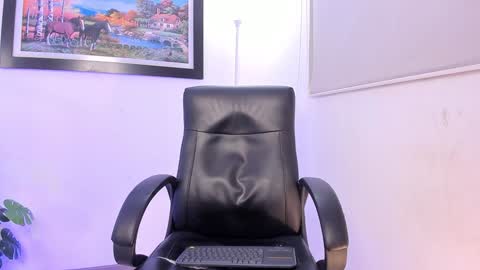 Snapshot of aroon_connor chatting on 01-05-25, 12:09 online show from 01-05-25, 12:09