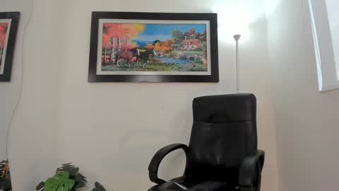 Snapshot of aroon_connor chatting on 01-21-25, 10:30 online show from 01-21-25, 10:30