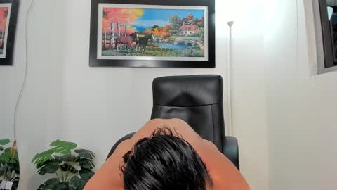 Snapshot of aroon_connor chatting on 01-27-25, 11:54 online show from 01-27-25, 11:54