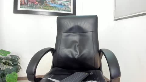 Snapshot of aroon_connor chatting on 02-04-25, 02:28 online show from 02-04-25, 02:28