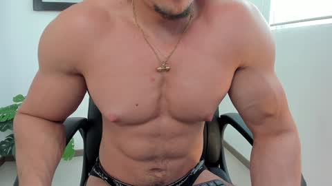 Snapshot of aroon_connor chatting on 02-05-25, 08:25 online show from 02-05-25, 08:25