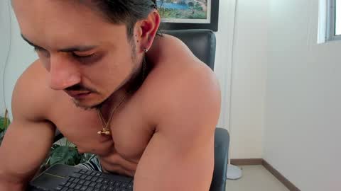 Snapshot of aroon_connor chatting on 02-06-25, 09:38 online show from 02-06-25, 09:38