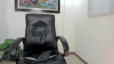 Snapshot of aroon_connor chatting on 02-10-25, 11:02 online show from 02-10-25, 11:02