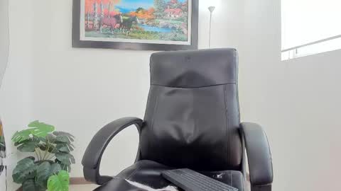 Snapshot of aroon_connor chatting on 02-17-25, 06:59 online show from 02-17-25, 06:59