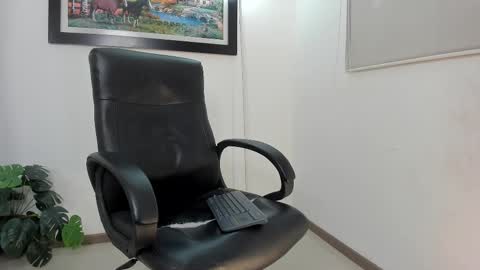 Snapshot of aroon_connor chatting on 02-24-25, 11:52 online show from 02-24-25, 11:52