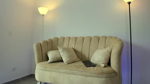 Snapshot of aroon_connor chatting on 09-11-25, 09:59 online show from 09-11-25, 09:59