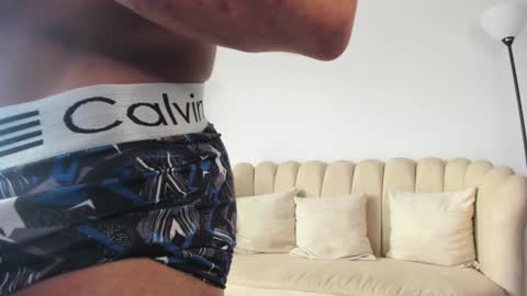 Snapshot of aroon_connor chatting on 09-23-25, 08:01 online show from 09-23-25, 08:01