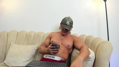 Snapshot of aroon_connor chatting on 10-02-25, 01:01 online show from 10-02-25, 01:01