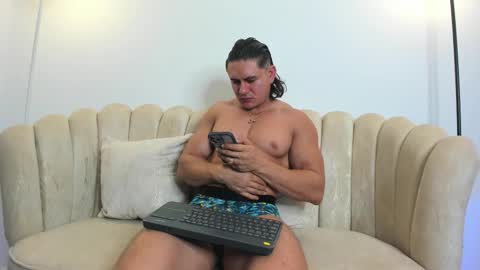 Snapshot of aroon_connor chatting on 10-07-25, 11:02 online show from 10-07-25, 11:02