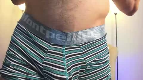 Snapshot of aroon_connor chatting on 10-10-25, 11:59 online show from 10-10-25, 11:59