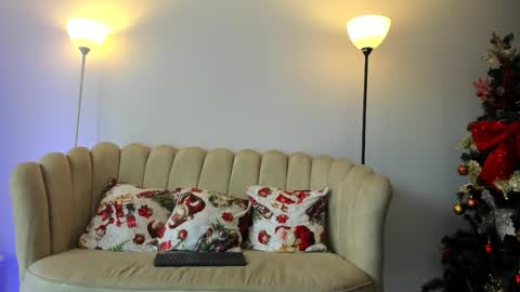 Snapshot of aroon_connor chatting on 12-13-25, 10:04 online show from 12-13-25, 10:04