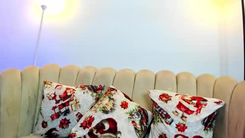 Snapshot of aroon_connor chatting on 12-16-25, 01:43 online show from 12-16-25, 01:43