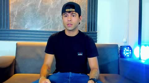 Aroon   online show from 12-14-25, 07:40