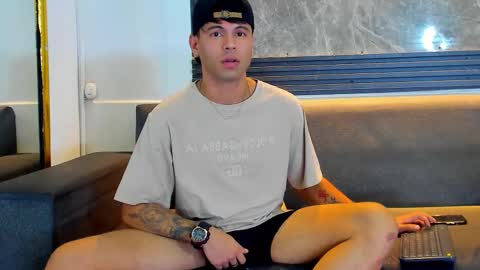 Aroon   online show from 01-18-26, 07:39