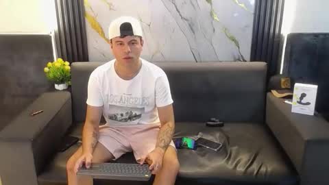 Aroon   online show from 04-12-26, 03:55