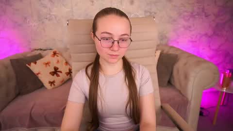 Snapshot of arrinawair chatting on 05-15-26, 06:42 arrinawair online show from 05-15-26, 06:42