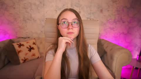 Snapshot of arrinawair chatting on 05-19-26, 07:04 arrinawair online show from 05-19-26, 07:04
